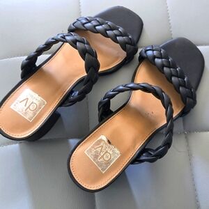 Dolce Vita Womens Paily Sandal Block Heels Shoes Black Braided Slip On 9.5